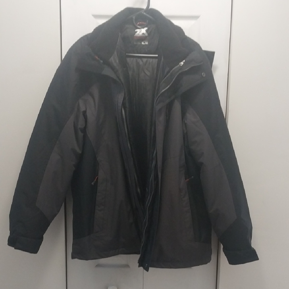 ZeroXposur Men's Black and Dark Gray Ski Jacket